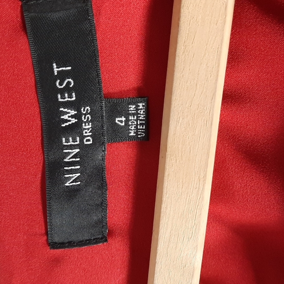 NWT NINE  WEST Red slvless dress SZ 4 - Picture 5 of 12
